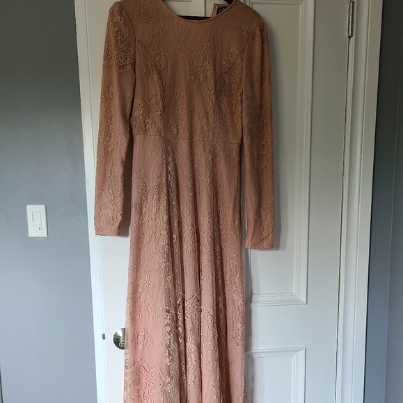 Long lace party dress - Picture 1 of 1